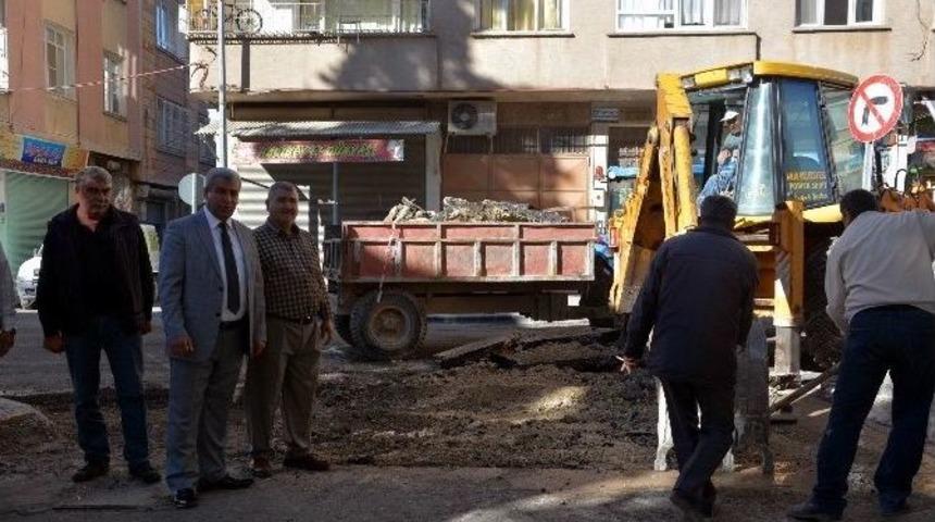 Asfalt &Ccedil;alışmaları S&uuml;r&uuml;yor