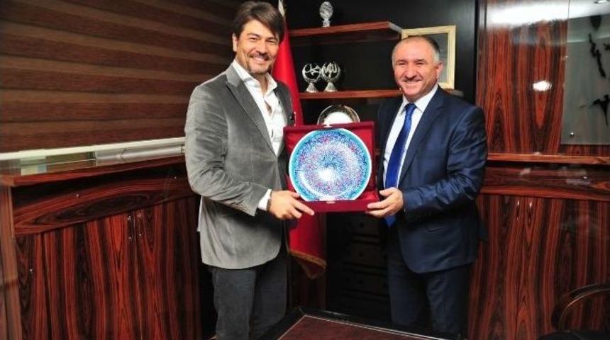 Burhan Şaşmaz&rsquo;dan Orhangazi Belediyesi&rsquo;ne Ziyaret