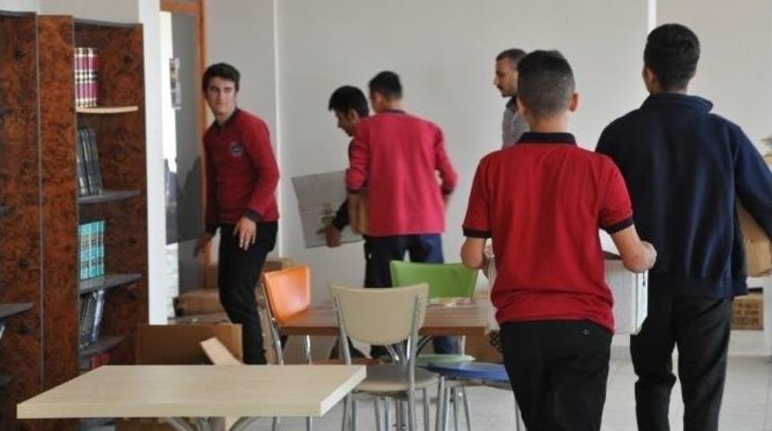 Silopi&rsquo;de G&ouml;revli &Ouml;ğretmen İstedi, Urla Kaymakamlığı Harekete Ge&ccedil;ti