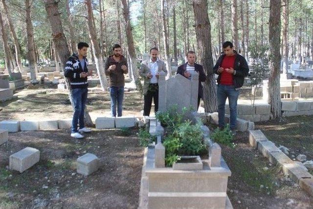 Kazada &Ouml;len Yavuzelispor Takımı Oyuncuları Anıldı 1