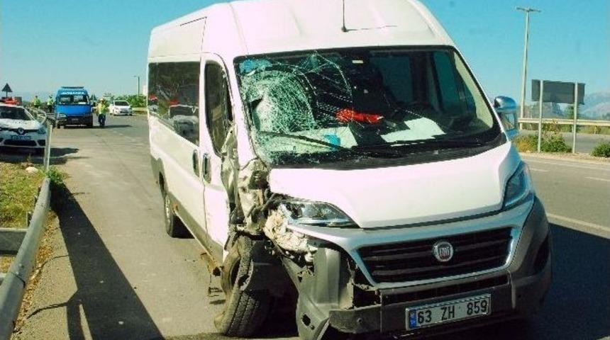 Manavgat&rsquo;ta Turistlerin Trafik Kazası: 10 Yaralı