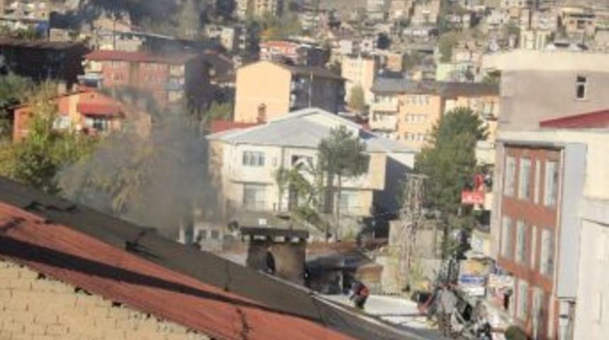 Hakkari&rsquo;de Korkutan Yangın
