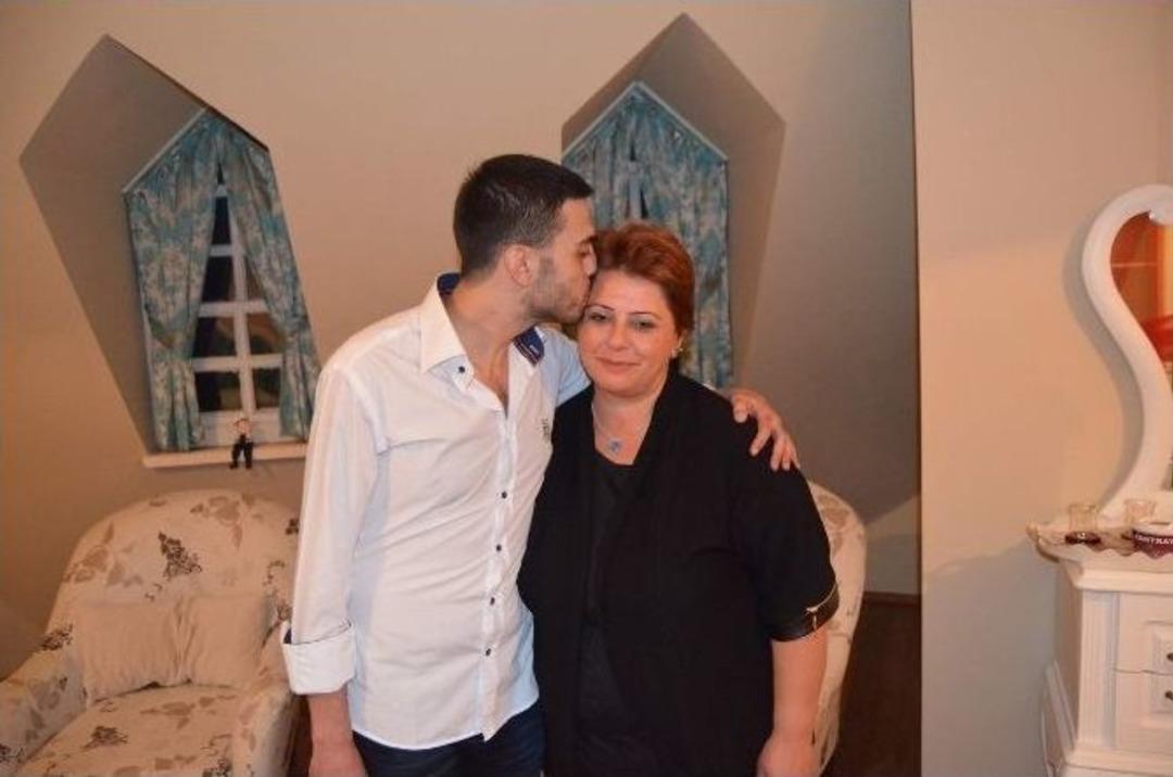 Mısır&rsquo;da 13 Ay Tutuklu Kaldıktan Sonra Memleketlerine Geldiler