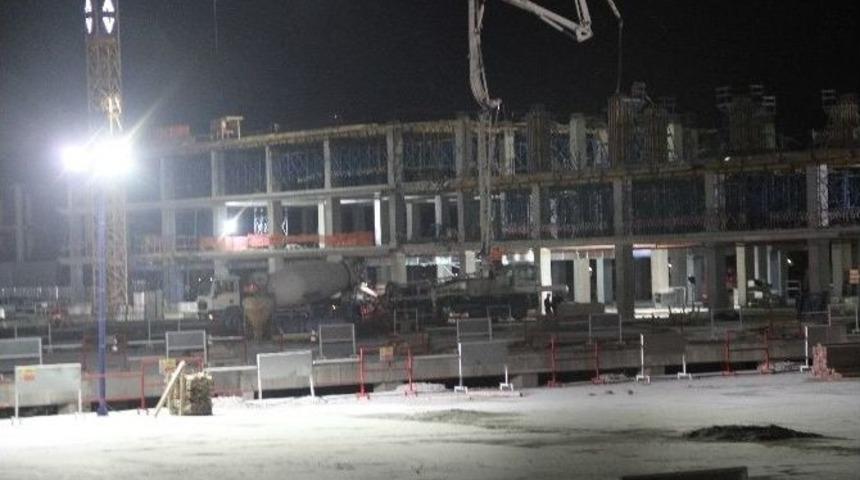 Terminal İnşaatından Beton Zemine &Ccedil;akıldı