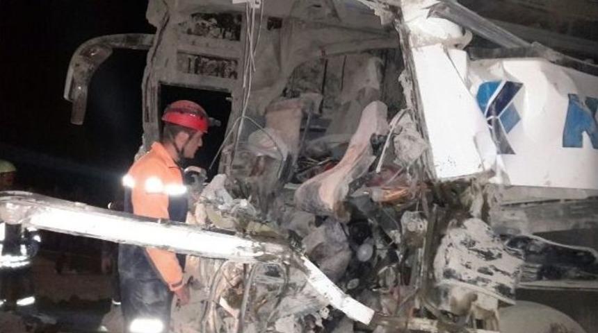 Erzurum&rsquo;da Otob&uuml;s Kazası: 3 &Ouml;l&uuml;, 20&rsquo;ye Yakın Yaralı