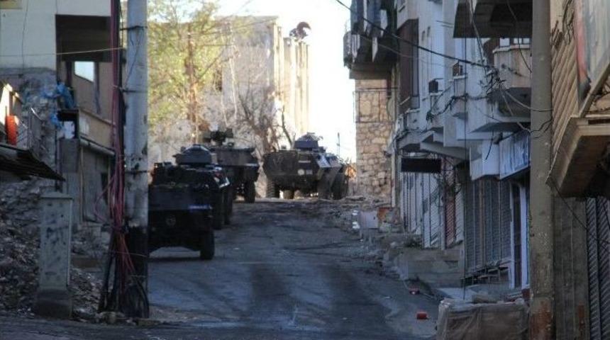 Silvan G&uuml;n Boyu Silah Ve Bomba Sesleriyle Yankılandı