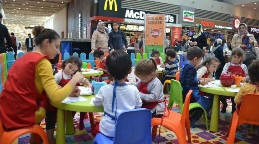 Sevimli Kuzular Piazza&rsquo;da