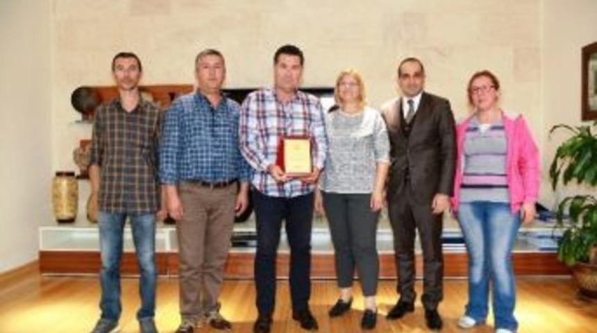 Başkan Mehmet Kocadon&rsquo;a Plaket