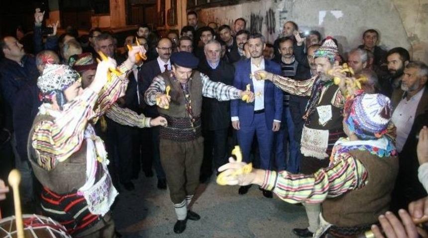 Meclis&rsquo;e 3 Vekil G&ouml;nderen Dernekten Coşkulu Kutlama