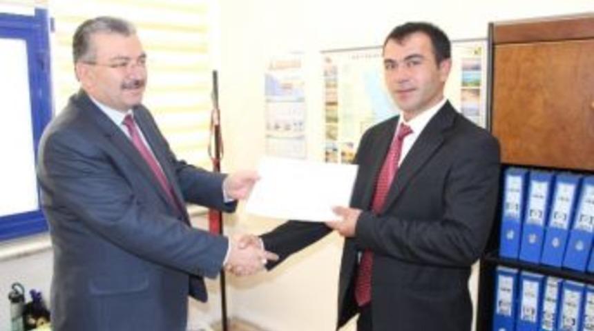 Vefat Eden Babasının Yerine Muhtar Seçilen Şanal, Mazbatasını Aldı