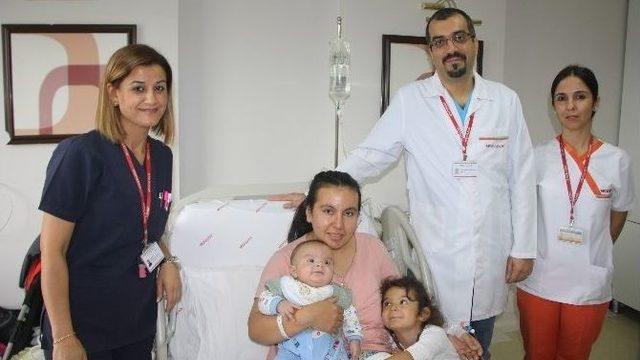 Bebekten Anneye ‘taş’ Hediyesi