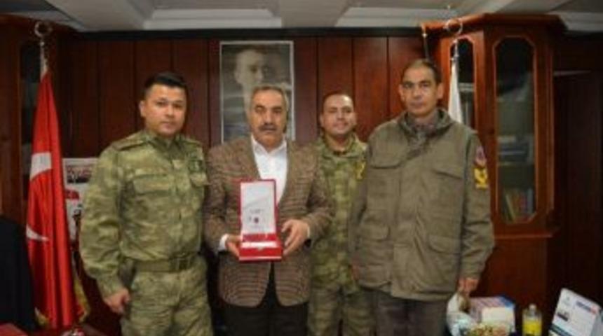 Jandarma Komutanından Başkan Yılmaz&rsquo;a Teşekk&uuml;r Plaketi