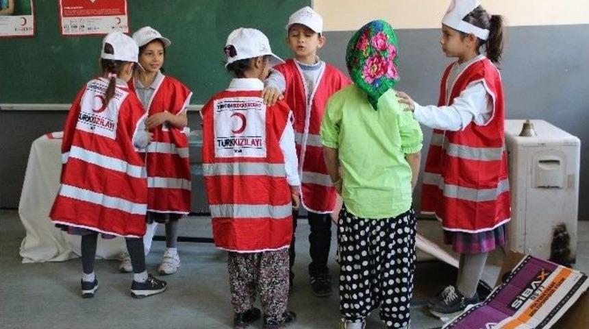 &Ouml;ğrencilere Kızılay&rsquo;ın &Ouml;nemi Anlatıldı