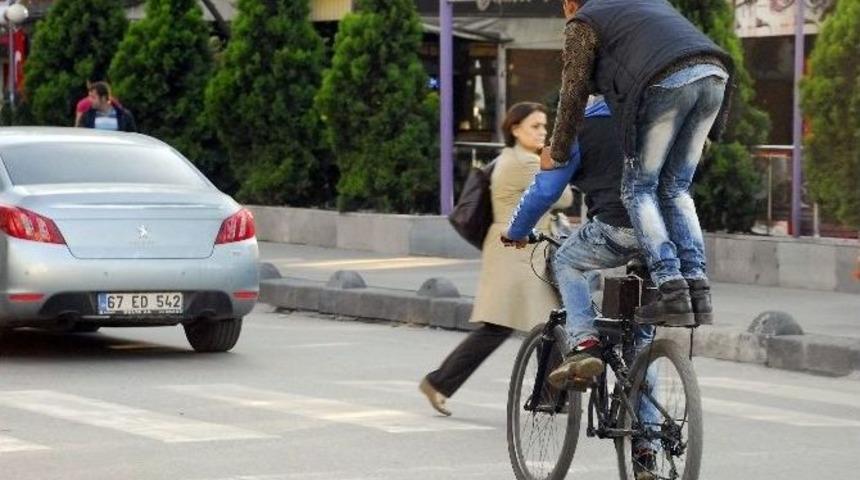 Gen&ccedil;lerin Tehlikeli Yolculuğu