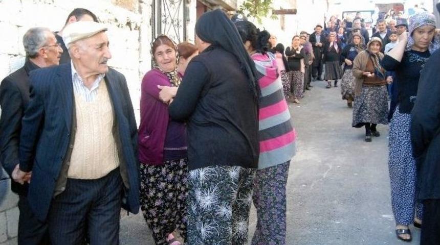 (&ouml;zel Haber) 94 Yaşındaki Kadın, Evindeki Pencereye Asılı Bulundu