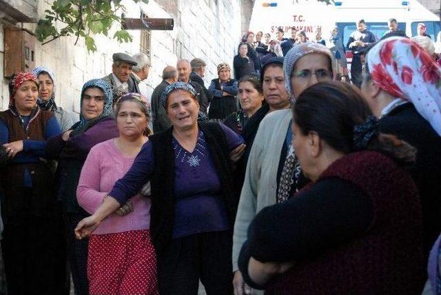 (özel Haber) 94 Yaşındaki Kadın, Evindeki Pencereye Asılı Bulundu