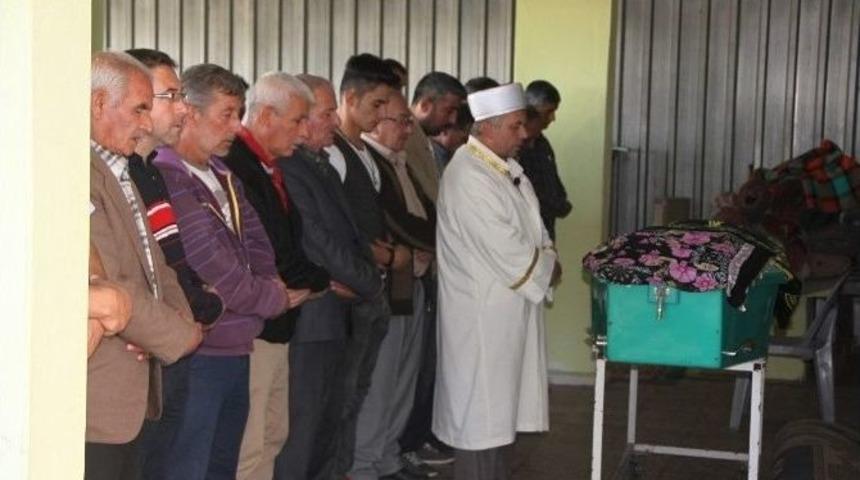 Kocası Tarafından &Ouml;ld&uuml;r&uuml;len Kadın Toprağa Verildi