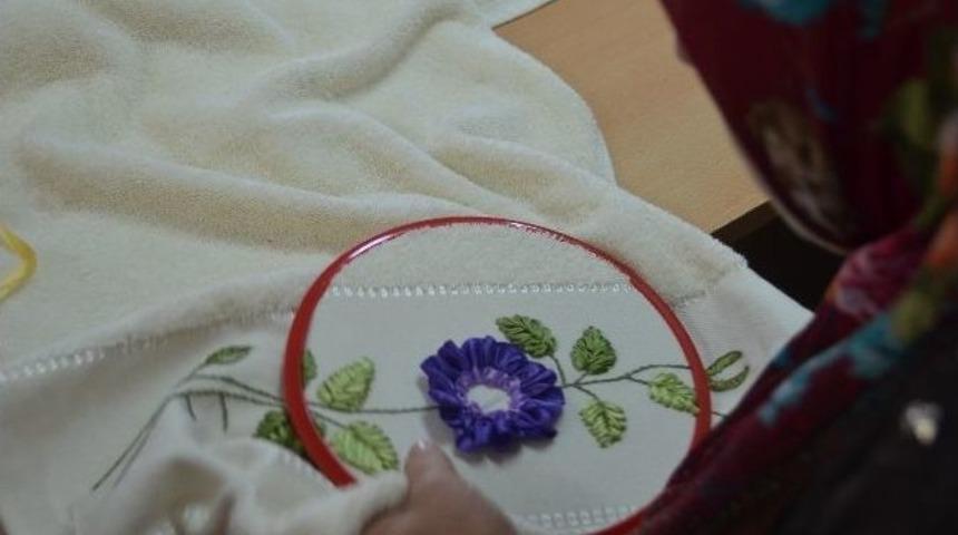 Mahalle Konaklarında Eğitim Ve Kurslar Devam Ediyor