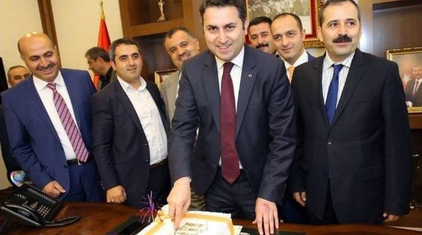 Genç Başkana Yaş Günü Sürprizi