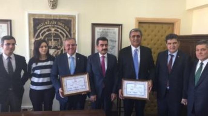 Karaman’da Konuk Ve Şeker Mazbatalarını Aldı