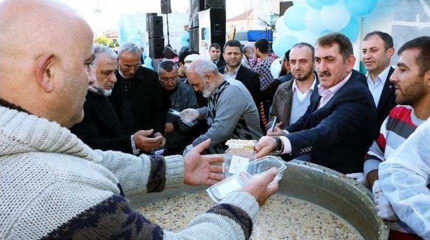 Milletvekili K&ouml;ktaş Aşure Dağıttı