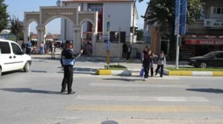 Zabıta&rsquo;dan &Ouml;ğrencilere Trafik Hizmeti