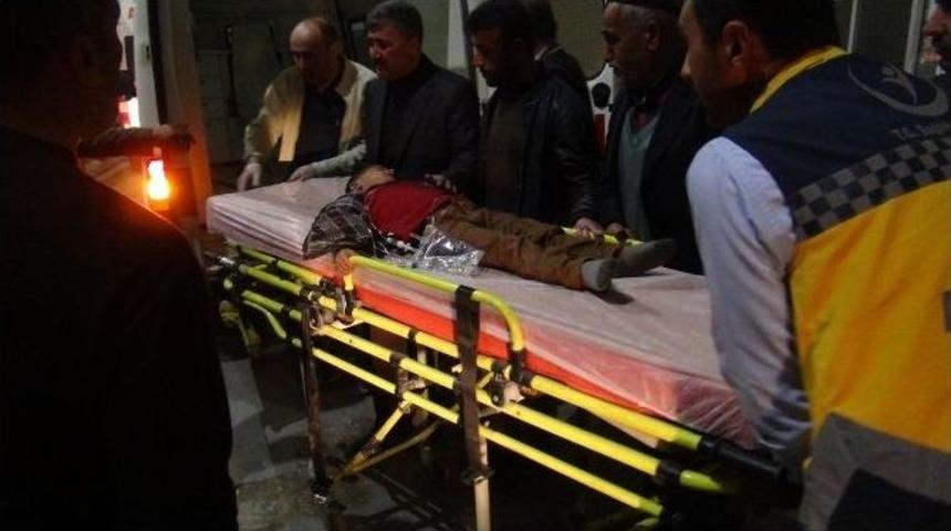 Kız İstemeye Giden Aile D&ouml;n&uuml;ş Yolunda Kaza Yaptı: 8 Yaralı