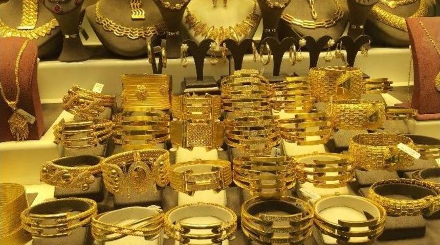 Altın Fiyatları D&uuml;şt&uuml;, &Ccedil;arşı Boş Kaldı