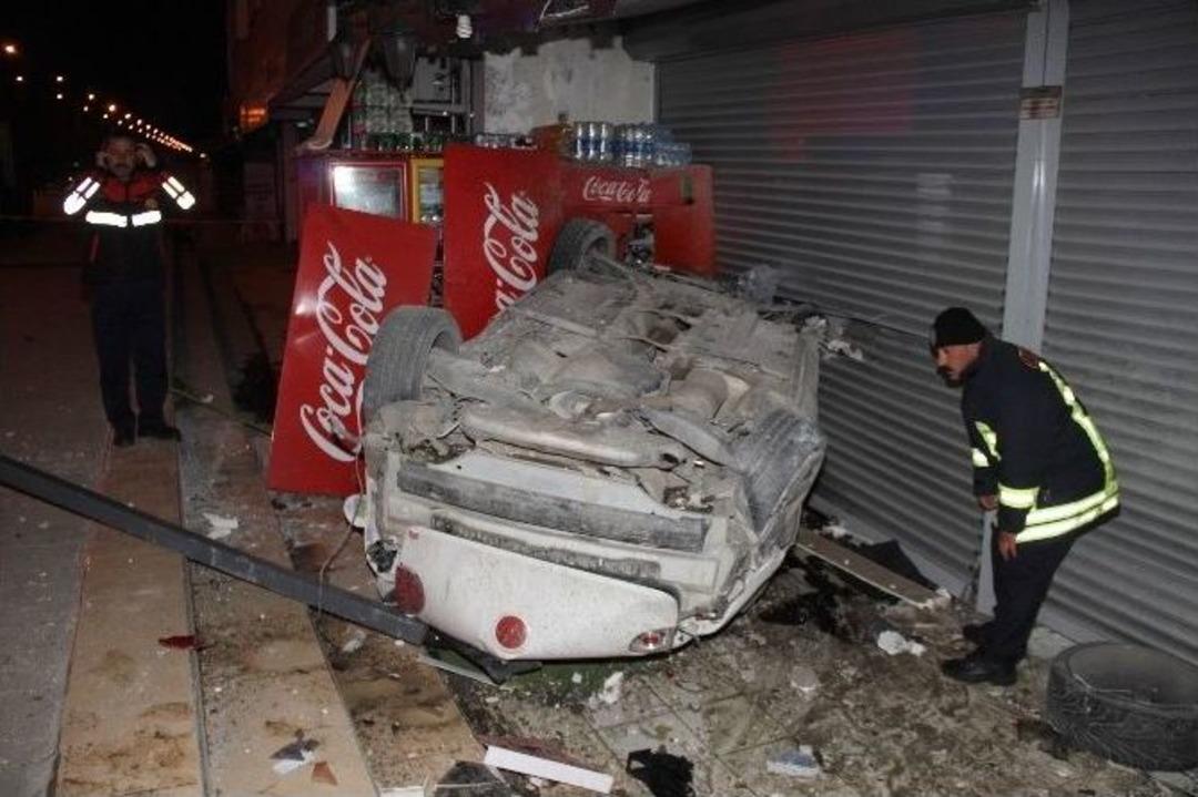 Otomobil Kaldırımdaki Yayalara &Ccedil;arptı: 1 Asker Ve 1 &Ouml;ğrenci &Ouml;ld&uuml;