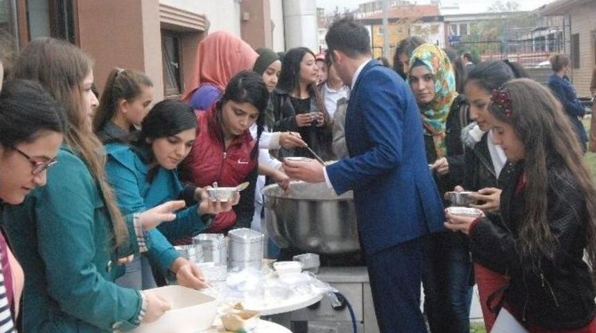 Gen&ccedil; Kaymek&rsquo;ten İmece Usul&uuml; Aşure