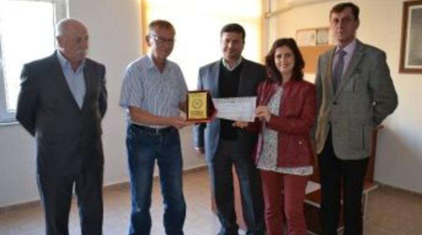 Thk&rsquo;dan İha Muhabirine Teşekk&uuml;r Plaketi