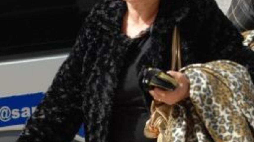 Mağazadan Hırsızlık Zanlısı Yaşlı Kadın Yakalandı