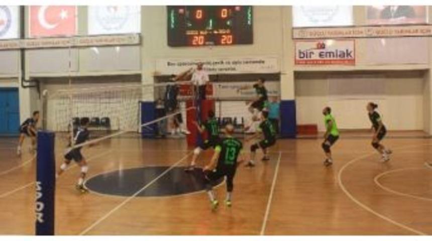 Voleybol Deplasmanda Galip