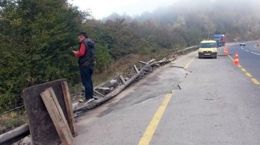 &Ccedil;elik Sac Y&uuml;kl&uuml; Tır U&ccedil;uruma Devrildi: 1 &Ouml;l&uuml;