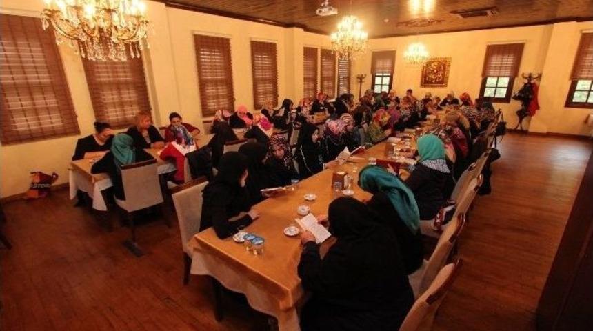 Kitap Kurtları Bu Kez Tolstoy&rsquo;un Romanını Masaya Yatırdı