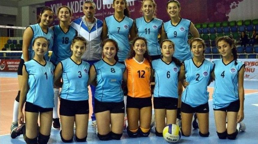 Akdeniz&rsquo;in Kızları İlk Yarıyı Namağlup Lider Bitirdi