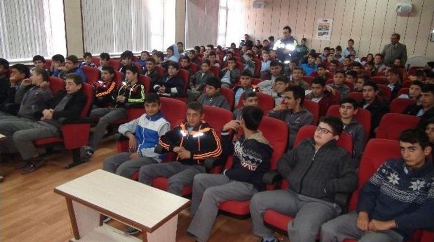 Yozgat&rsquo;ta &Ouml;ğrenciler Trafik Kuralları Konusunda Bilin&ccedil;lendiriliyor