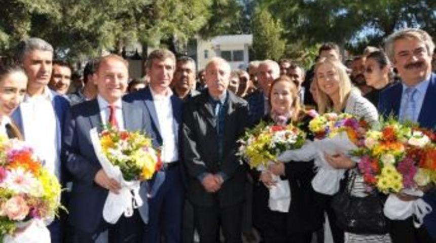 Miroğlu Ve Bölünmez Derik’te Seçmenlerle Bir Araya Geldi