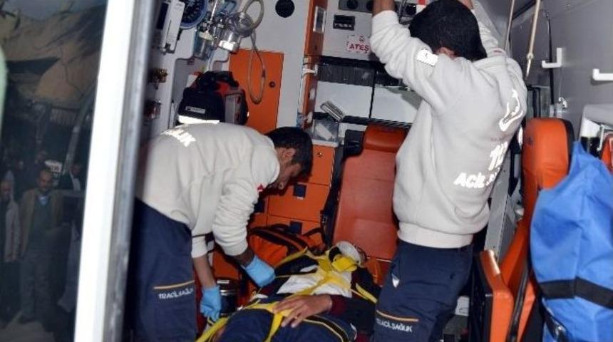 Otomobille Motosiklet &Ccedil;arpıştı: 1 Yaralı