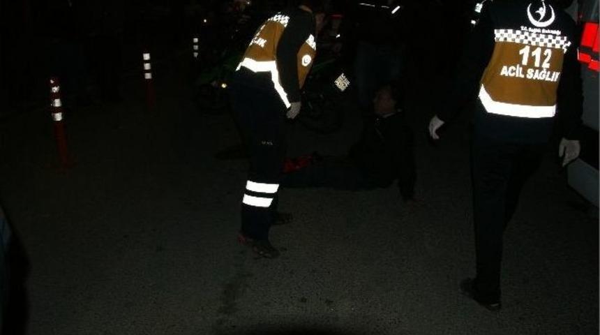 Boz&uuml;y&uuml;k&rsquo;te Hız Motoru İle Bisiklet &Ccedil;arpıştı, 2 Yaralı
