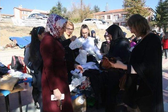 Yozgat Zübeyde Hanım Kız Meslek Lisesi Kütüphane Kurmak İçin Kermes Düzenledi