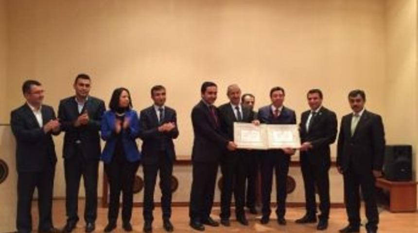 Ak Partili Vekiller Mazbatasını Aldı