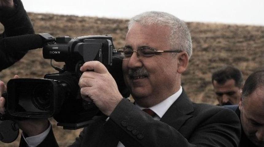 Vali &Ccedil;ekti, Muhabir Dikti