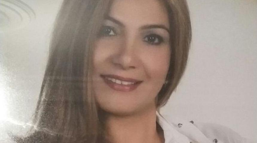 Kadın S&uuml;r&uuml;c&uuml; Kendini Darp Eden Nişanlısını Bı&ccedil;akladı