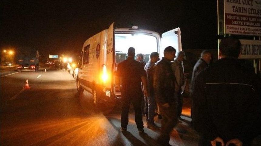 Kamyon Yayaya &Ccedil;arptı: 1 &Ouml;l&uuml;, 3 Yaralı