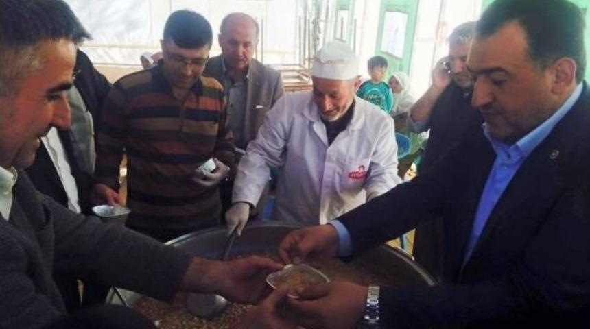 Ak Parti K&uuml;tahya Milletvekilleri Nazlı Ve Tan Aşure Etkinliğine Katıldı