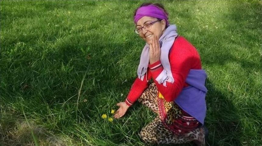 (&ouml;zel Haber) &Ccedil;evre Dostu Kadın 4 Aydır Kaldığı Parkı Evi Haline Getirdi