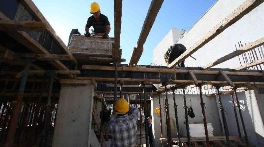 Bayraklı&rsquo;da 6. K&uuml;lt&uuml;r Merkezi İnşaatı Y&uuml;kseliyor