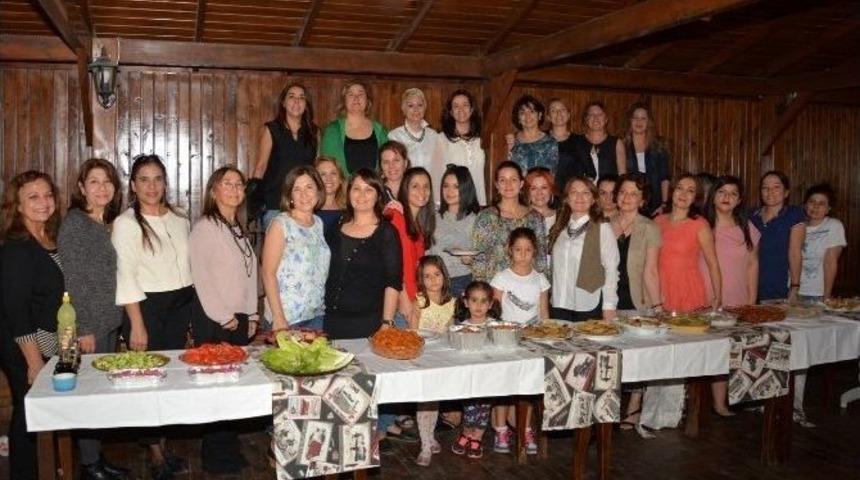 Kadın Hekimler &Ccedil;ay Partisinde Buluştu