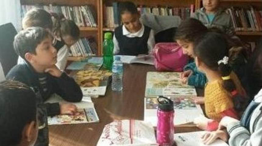 &Ouml;ğrenciler K&uuml;t&uuml;phaneyi Ziyaret Etti